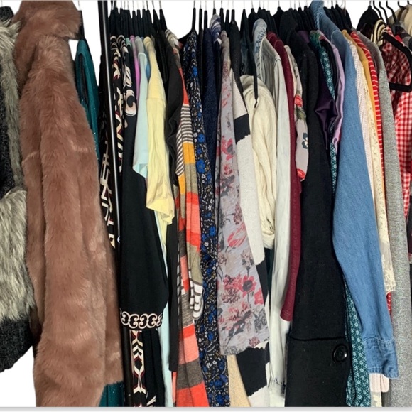 Let’s bundle some items for tops for $12 gently worn - Picture 2 of 2